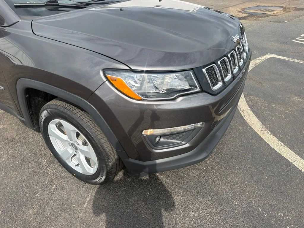 Certified Used 2021 Granite Crystal Clearcoat Metallic Jeep Latitude image 15