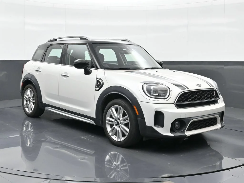 Used 2024 White MINI  image 4