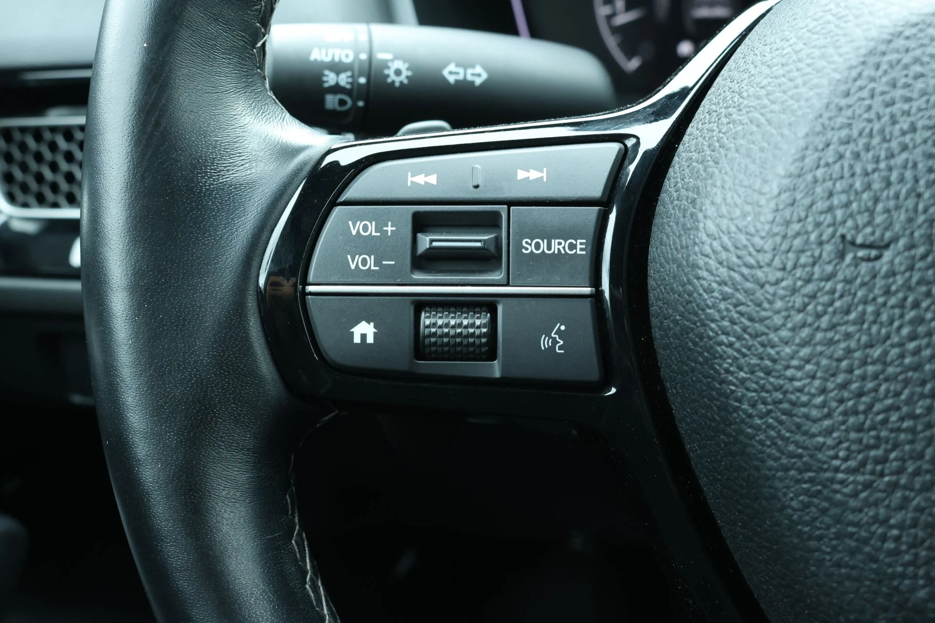 Used 2024  Honda Sport image 9