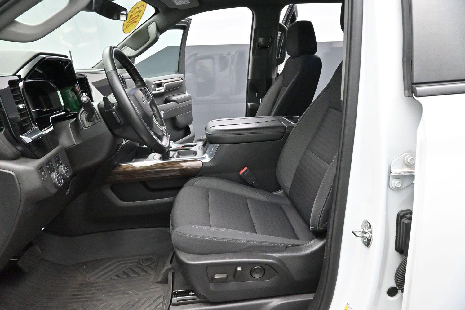 Used 2023 SUMMIT WHITE Chevrolet RST image 29