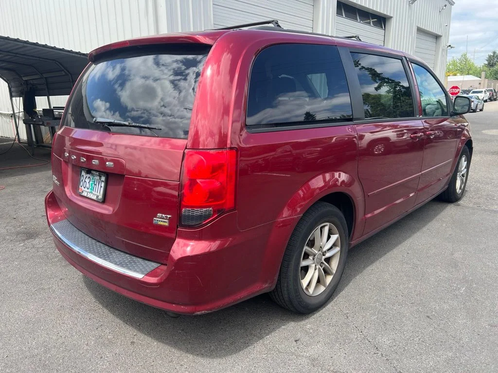 Used 2014 Red Dodge SXT image 4