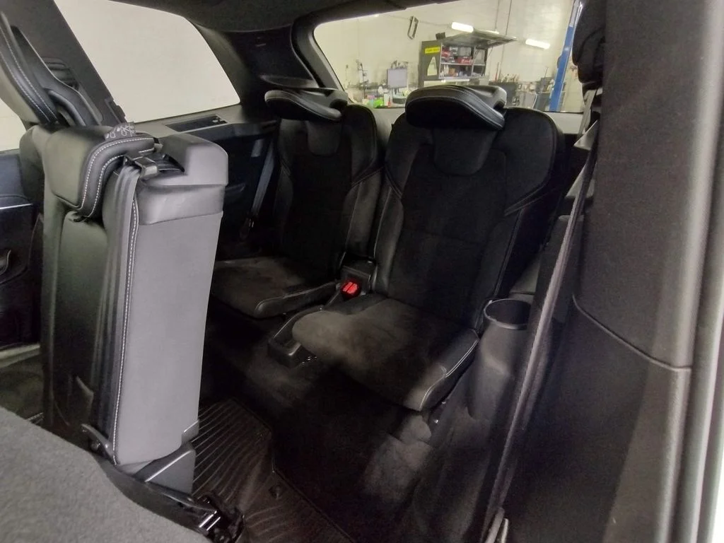 Used 2019 White Volvo T6 R-Design image 30