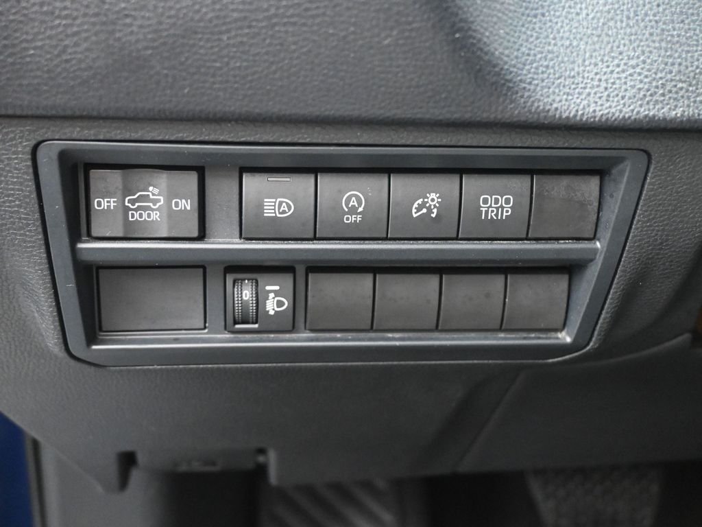 Used 2023  Toyota SR5 image 21