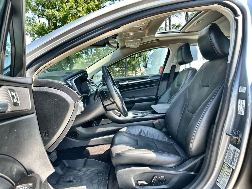Used 2020  Ford Titanium image 20