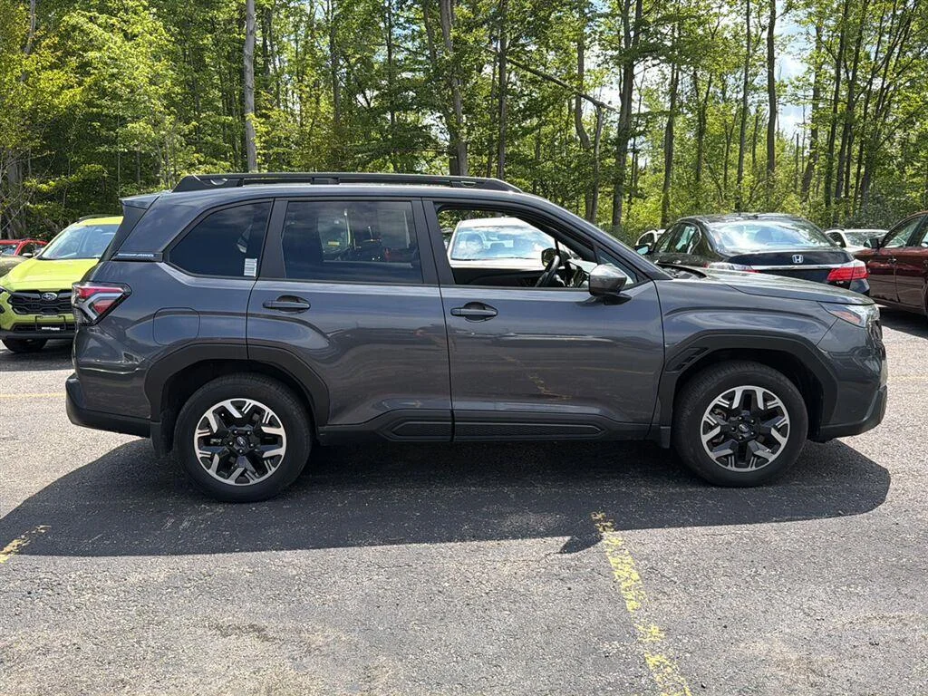 Used 2025 Magnetite Gray Metallic Subaru Premium image 7