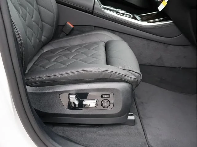 New 2026 Mineral White Metallic BMW xDrive40i image 11