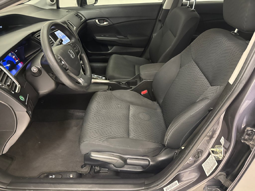 Used 2015 Alabaster Silver Metallic Honda SE image 15