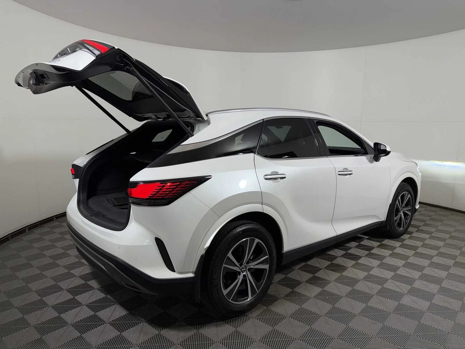 Used 2024 Eminent White Pearl Lexus Premium image 22