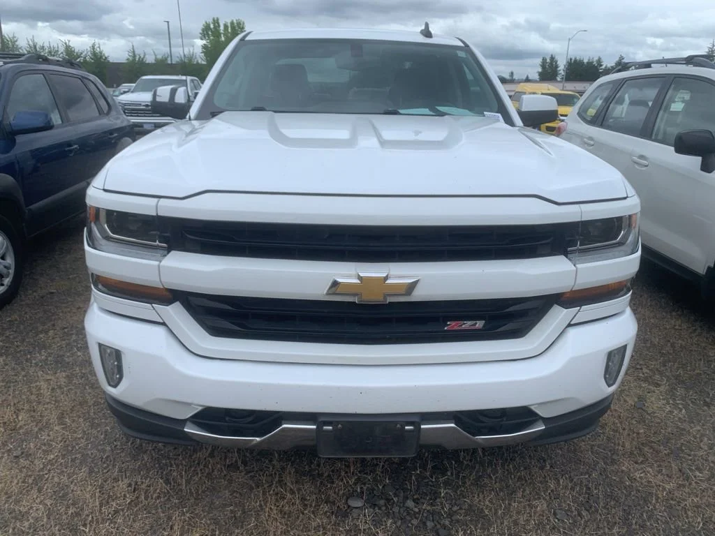 Used 2018 SUMMIT WHITE Chevrolet LT image 6