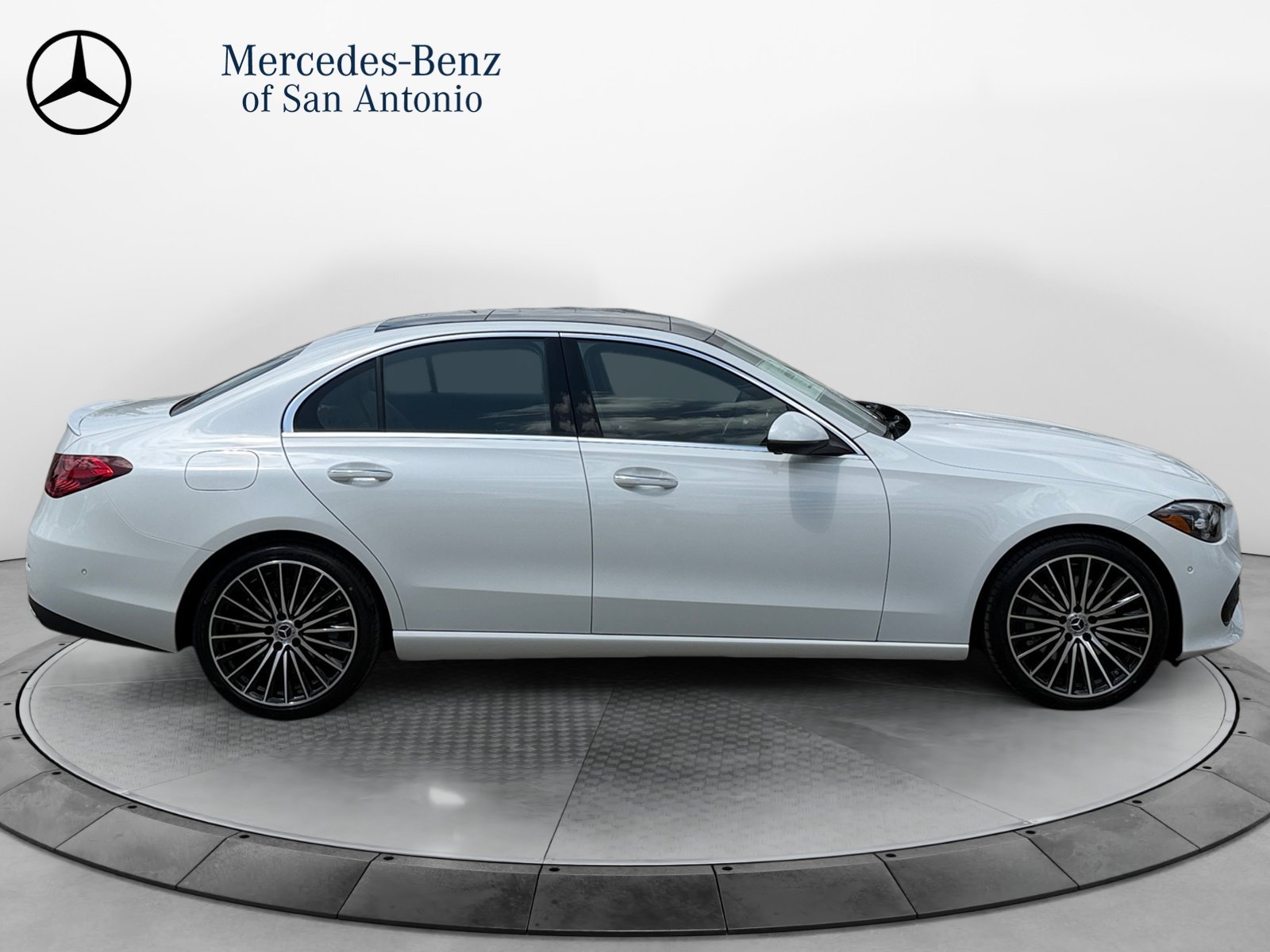 New 2026 MANUFAKTUR Moonlight White Metallic Mercedes-Benz C 300 image 8