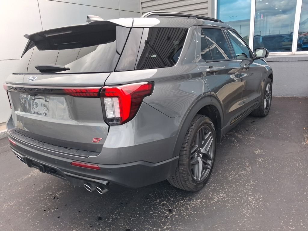 Used 2026 Carbonized Gray Ford ST image 4