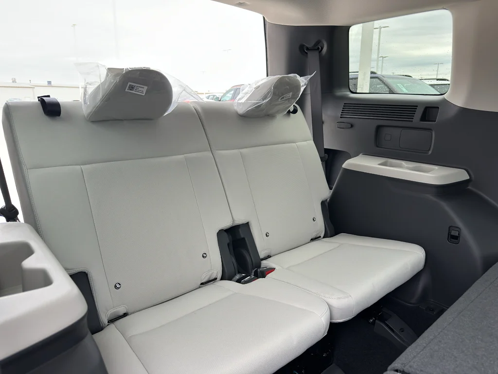 New 2026 Shimmering Silver Hyundai SE image 34