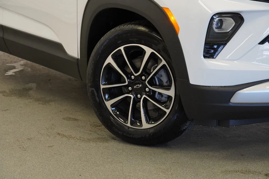 New 2026 White Chevrolet LT image 9