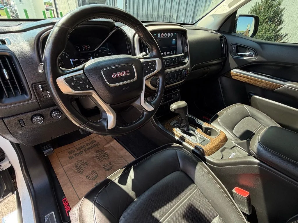 Used 2018 White GMC Denali image 10