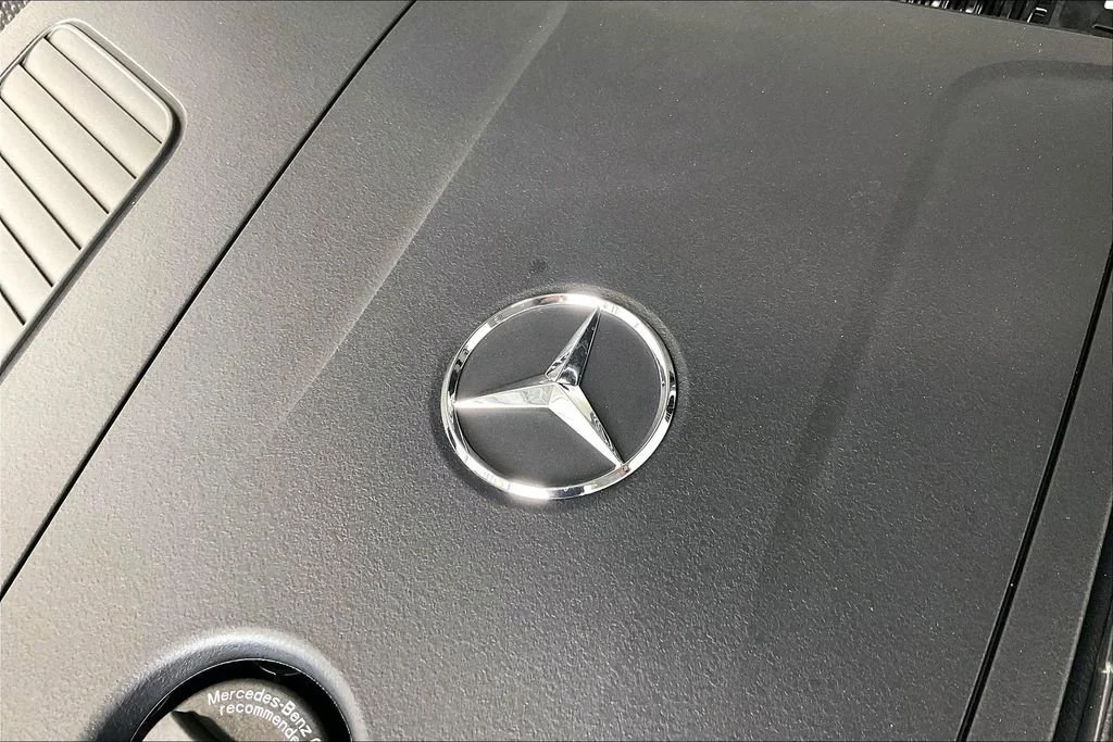 New 2026 Graphite Grey Metallic Mercedes-Benz GLC 300 image 29
