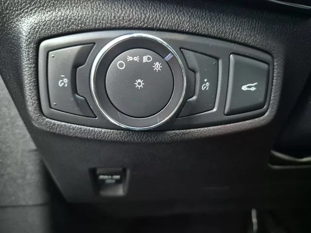 Used 2017 Silver Lincoln Reserve image 17