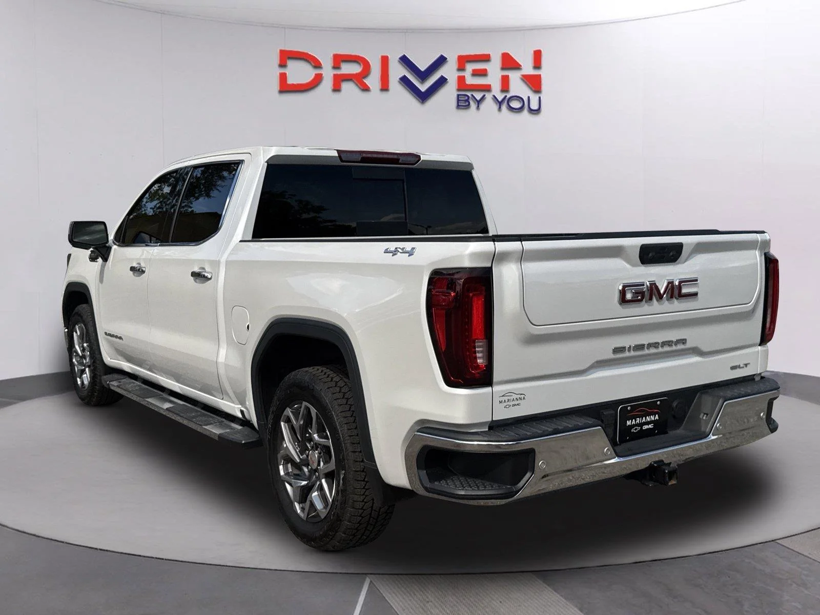 Used 2024 White Frost Tricoat GMC SLT image 6