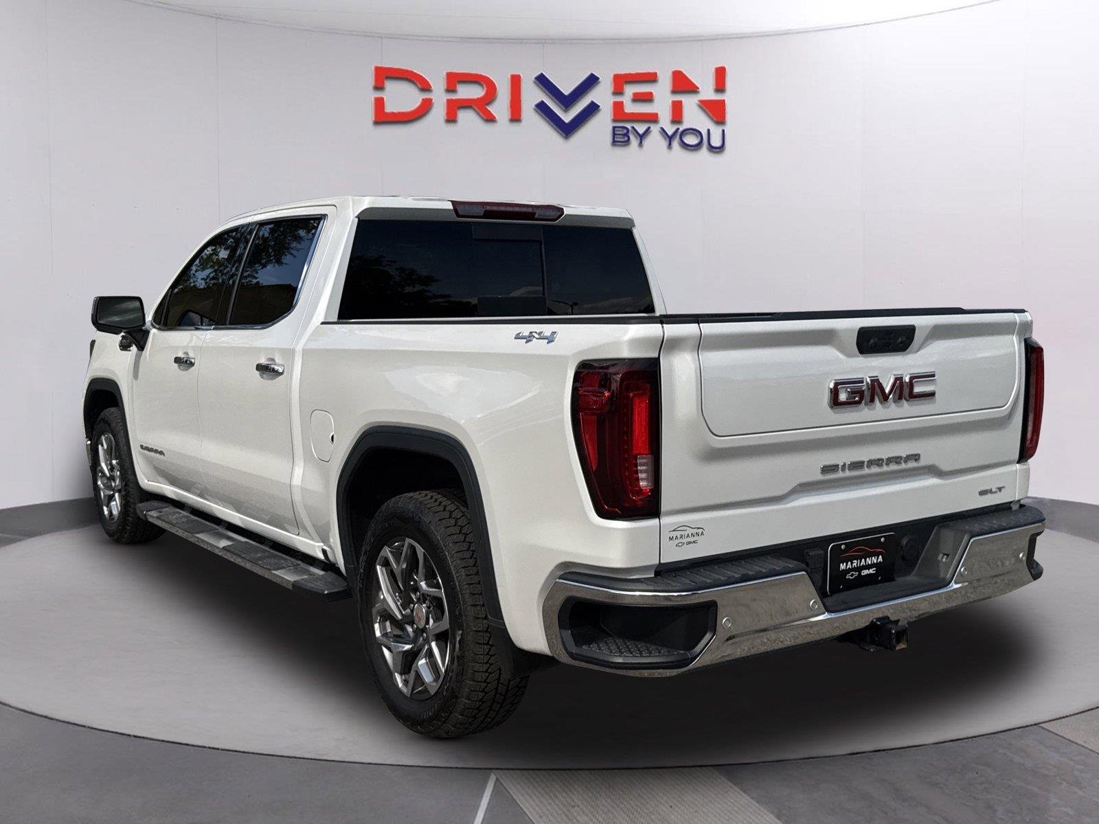 Used 2024 White Frost Tricoat GMC SLT image 6