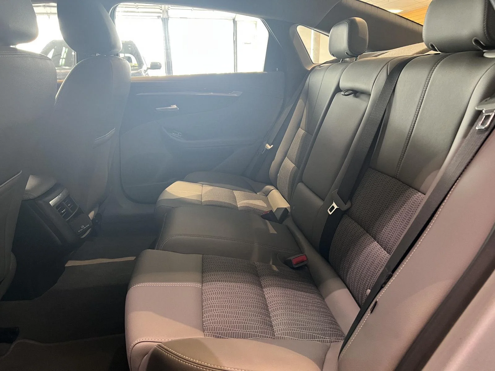 Used 2018 SILVER ICE METALLIC Chevrolet LT image 18