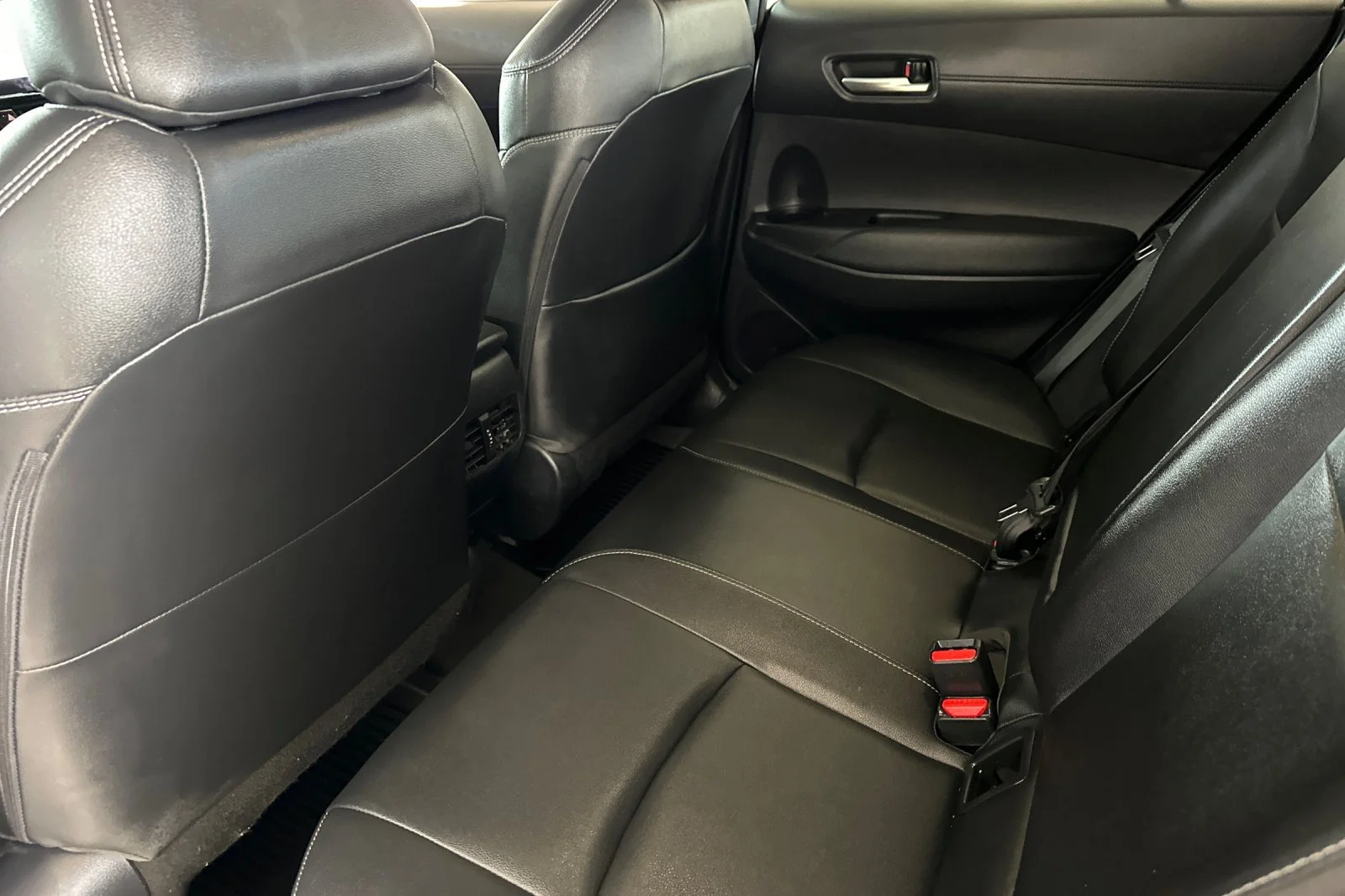 Used 2025 White Toyota XLE image 12