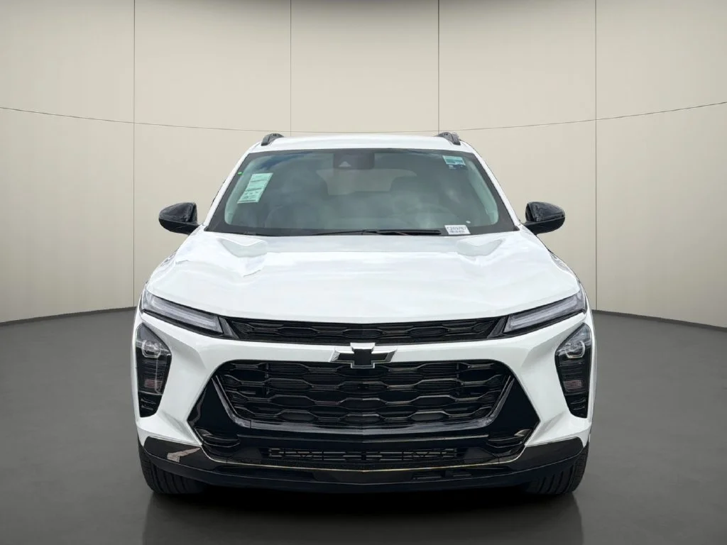 New 2026 Summit White Chevrolet ACTIV image 2