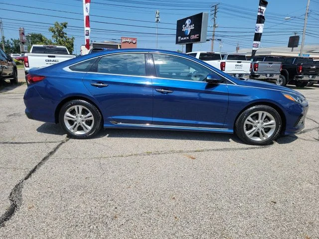 Used 2018 Blue Hyundai Sport image 34