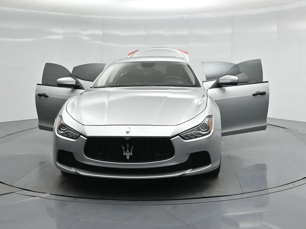 Used 2017 Silver Maserati Base image 27