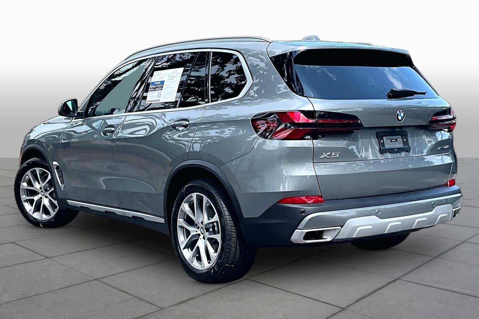 Used 2026 Skyscraper Grey Metallic BMW xDrive40i image 12