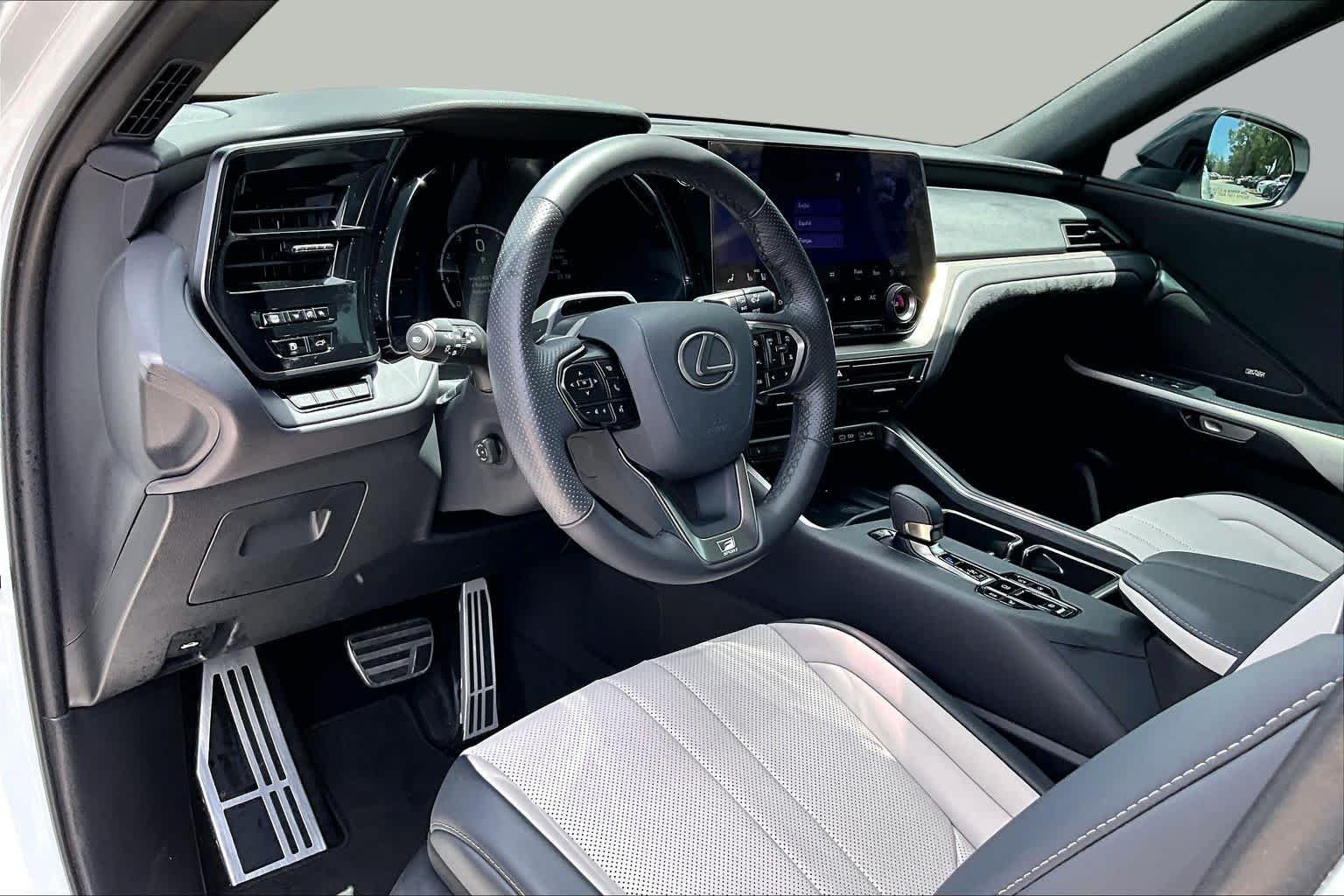 Used 2026 Wind Chill Pearl Lexus F SPORT Handling image 18