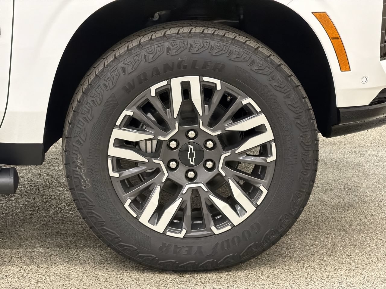 New 2026 Summit White Chevrolet Z71 image 10