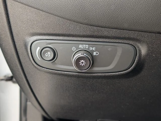 Used 2019 Silver Chevrolet LT image 38