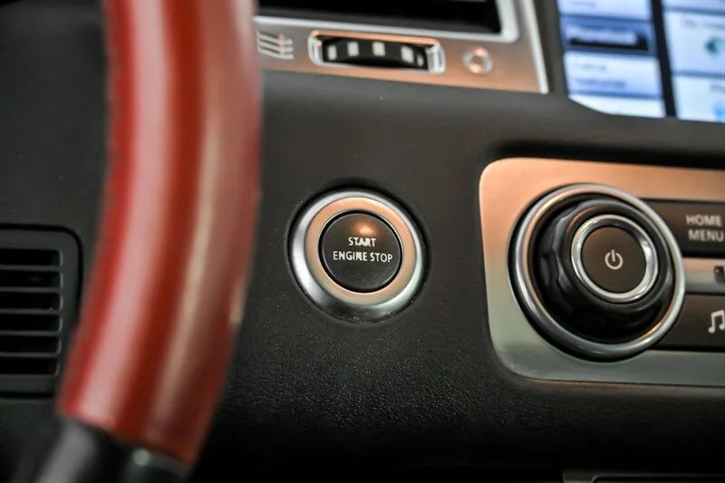 Used 2013 Santorini Black Metallic Land Rover Autobiography image 27