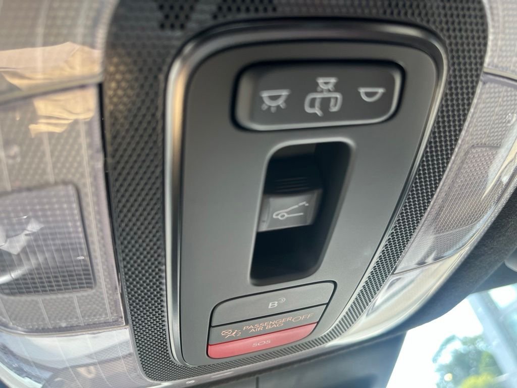 Used 2025 White Hyundai Base image 21