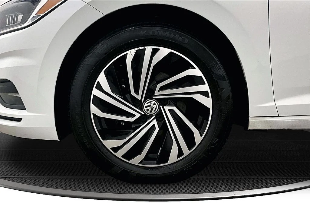 Used 2020 White Volkswagen SEL Premium image 32