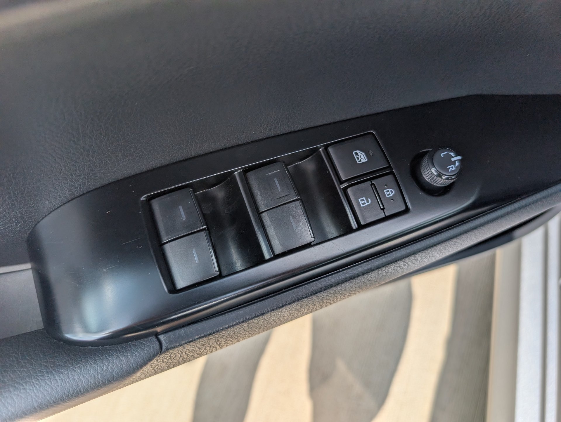 2025 Toyota Camry LE - Photo 21