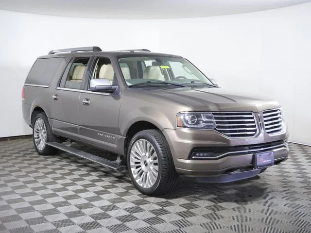 Used 2015 Brown Lincoln Base image 1