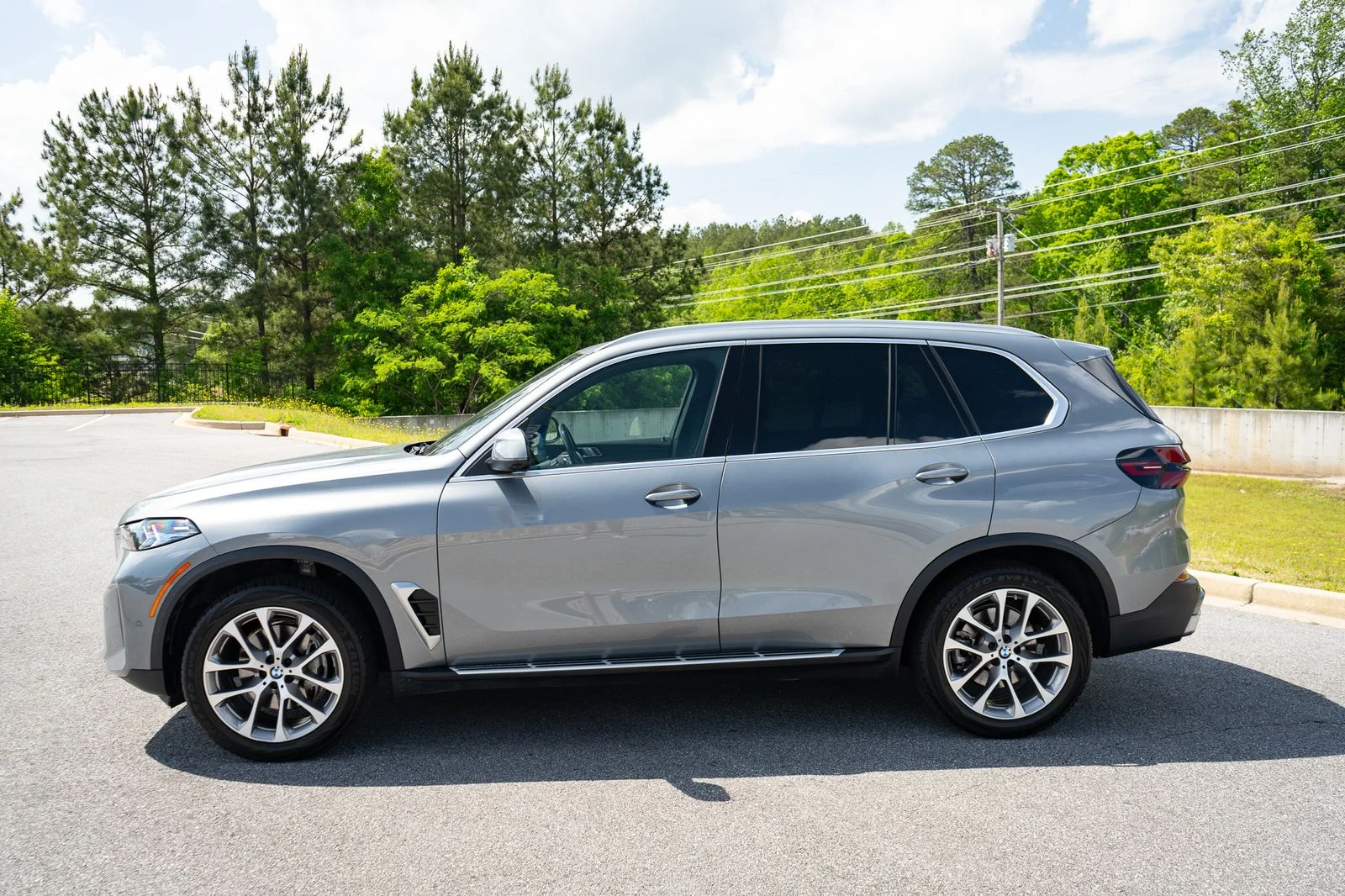 Used 2024 Gray BMW sDrive40i image 5