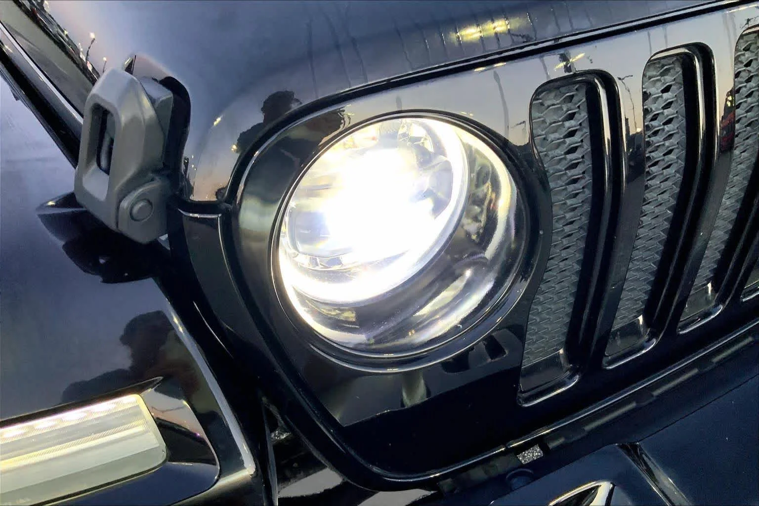 Used 2023 Black Clearcoat Jeep High Altitude image 37