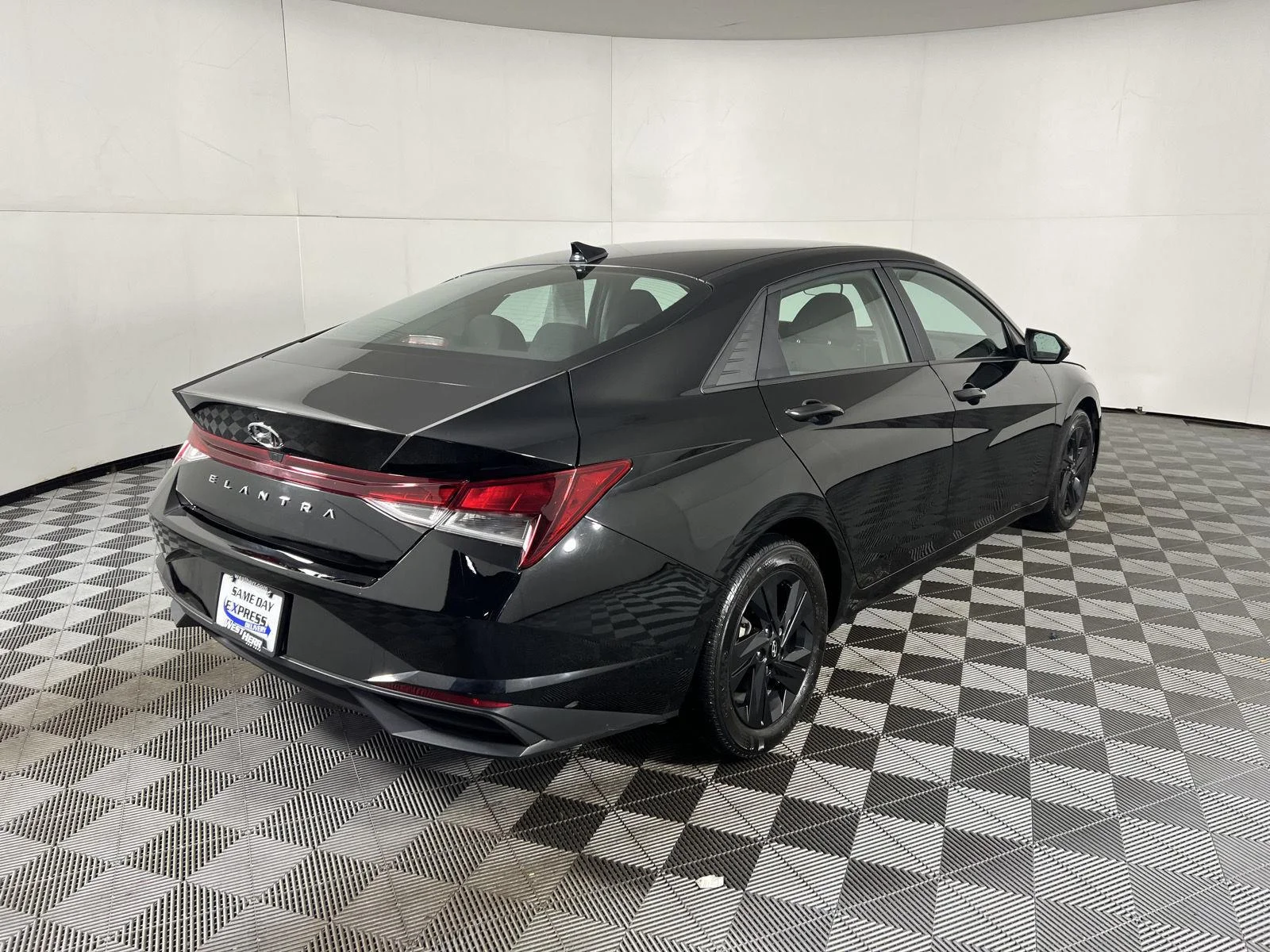 Used 2023 Phantom Black Hyundai SEL image 8