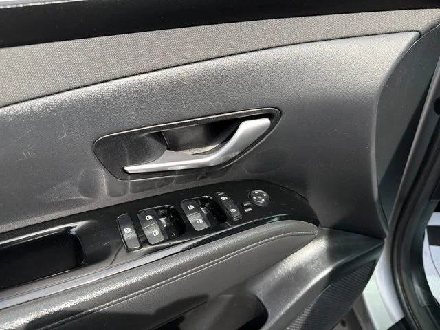 Used 2022 Silver Hyundai SEL Convenience image 27