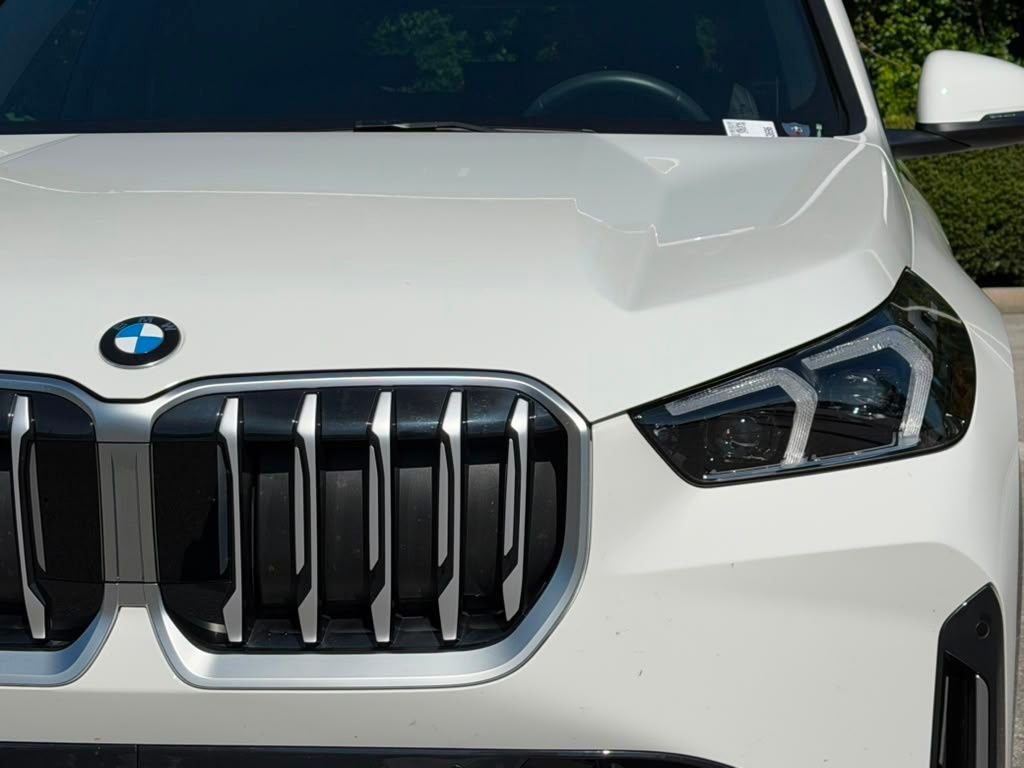 Certified Used 2026 Alpine White BMW xDrive28i image 9
