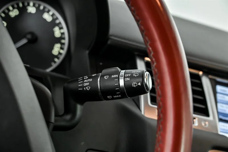Used 2013 Santorini Black Metallic Land Rover Autobiography image 26