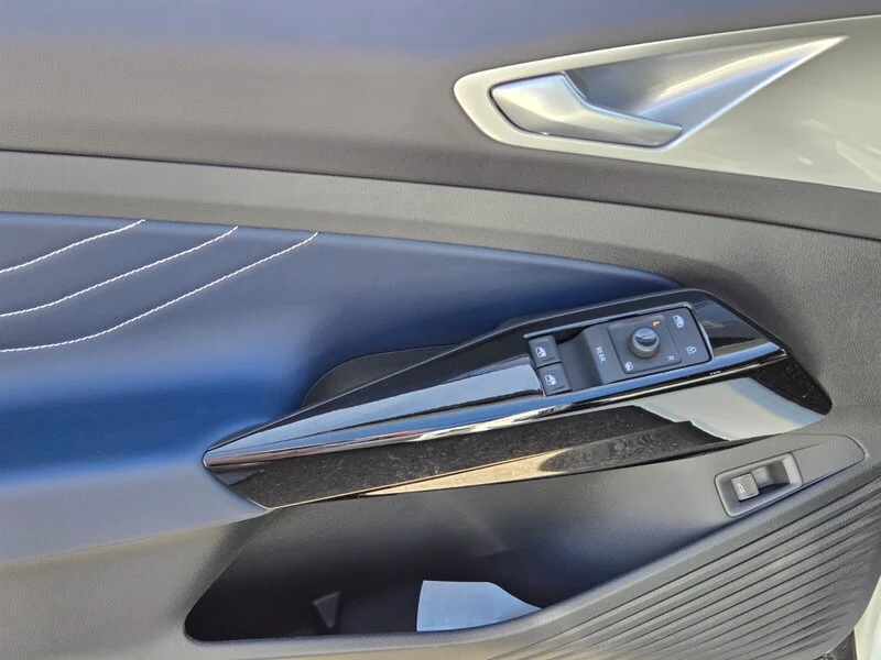 New 2026 White Volkswagen Pro S image 10