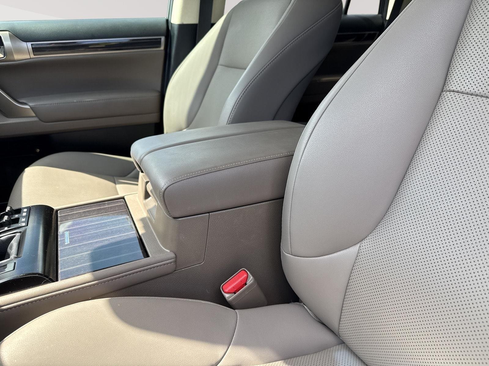 Used 2021 Atomic Silver Lexus GX 460 Premium image 26