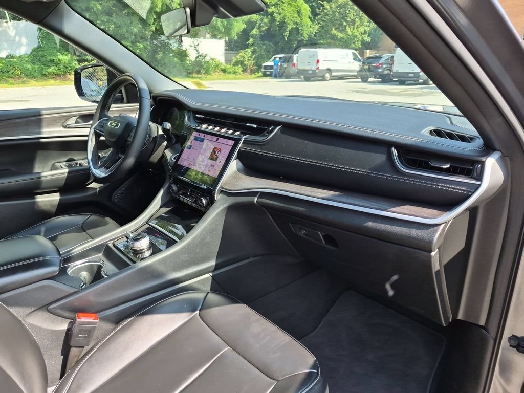 Used 2025 Gray Jeep Limited image 28