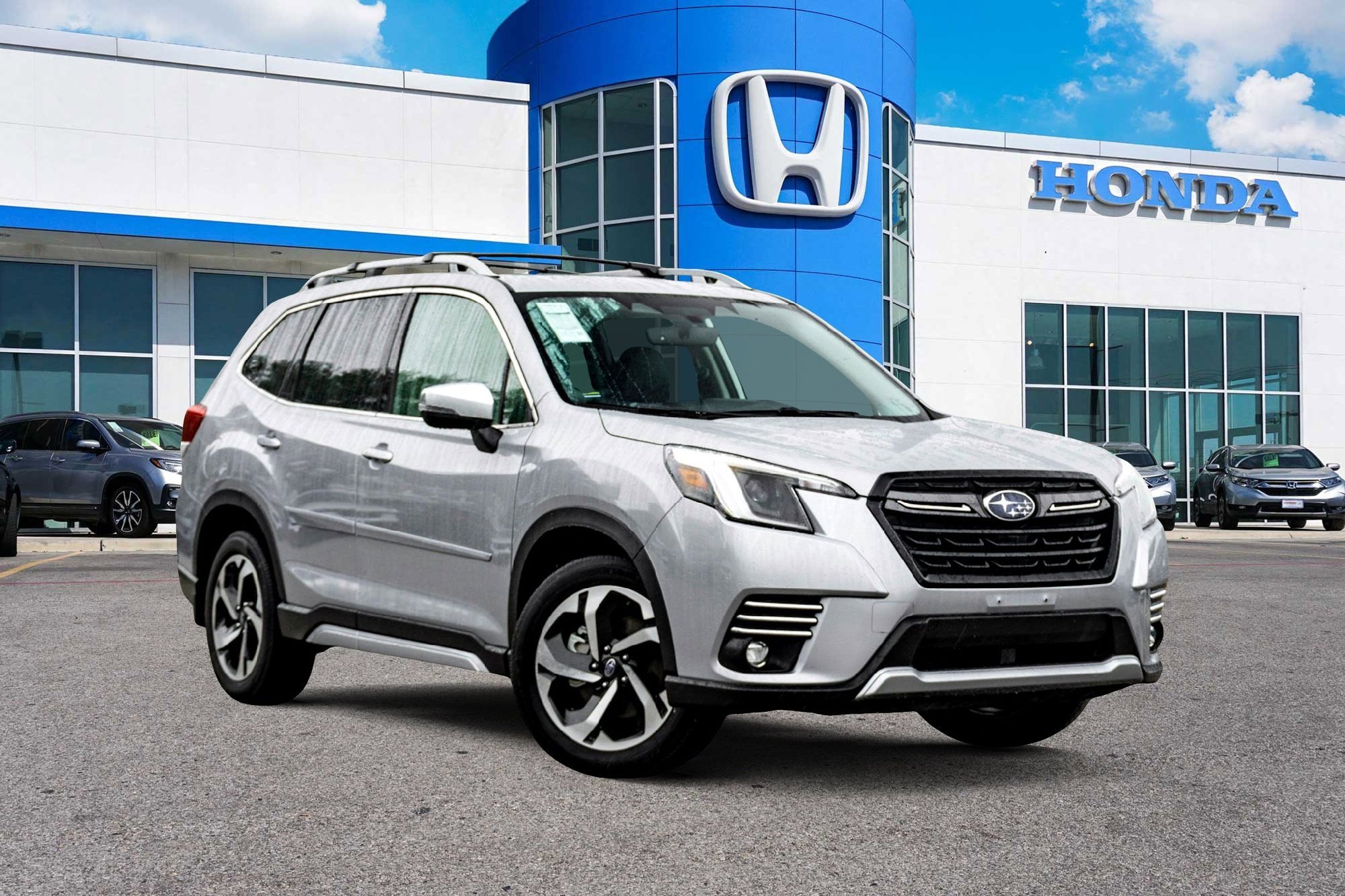 2023 Subaru Forester Touring's photo