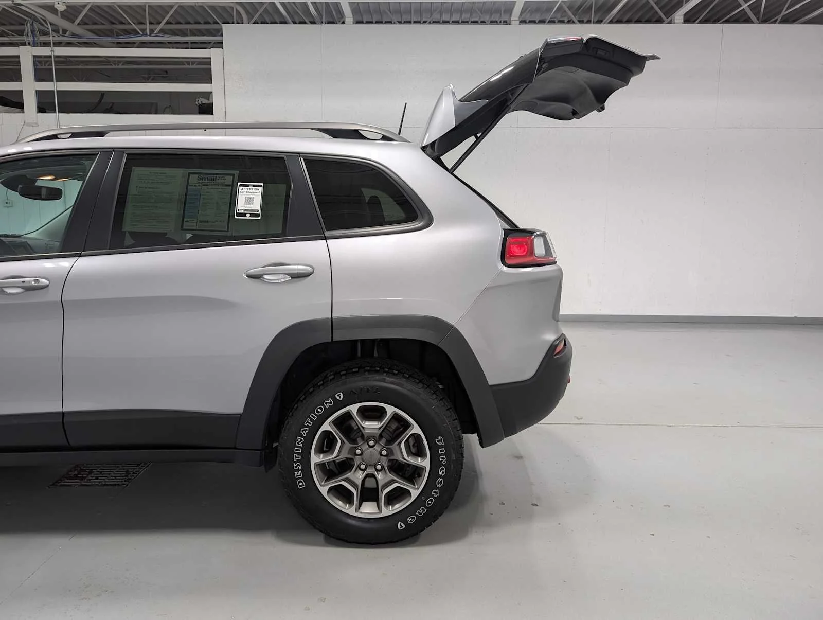 Used 2021 Billet Silver Metallic Clearcoat Jeep Trailhawk image 11