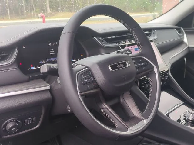 Used 2023 Silver Jeep Limited image 33