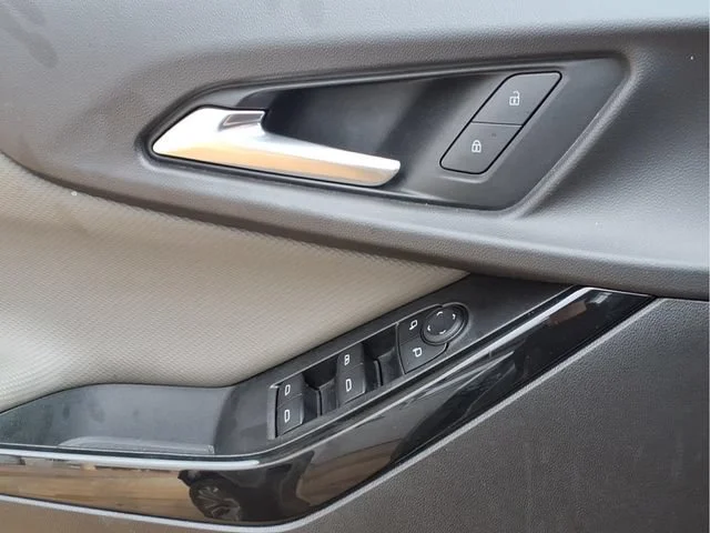 Used 2025 Sterling Gray Metallic Chevrolet LT image 17