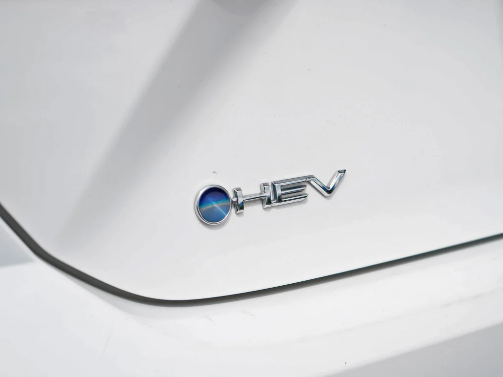 Used 2025 Wind Chill Pearl Toyota XSE image 30